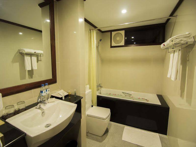 เมอร์เชียล รีทรีตแอนด์รีสอร์ต งาปาลี Hotel งาปาลิ ภายนอก รูปภาพ